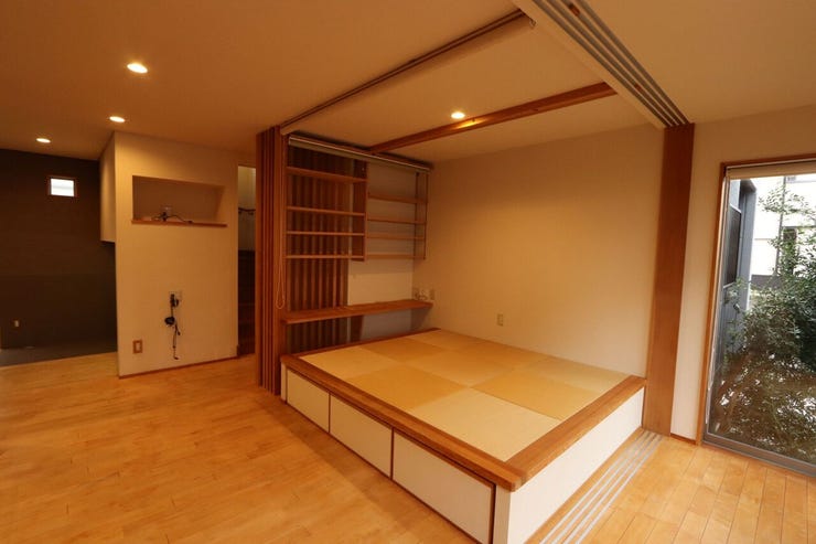 段上がりの畳スペース