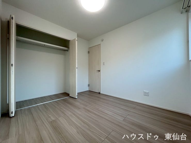 整理整頓が得意になれそうな大きなクロゼットがあります♪