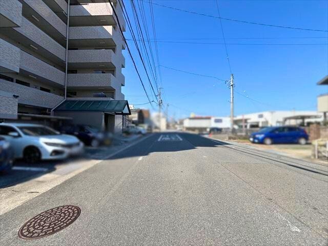 北側前面道路
(2025年10月30日 撮影)