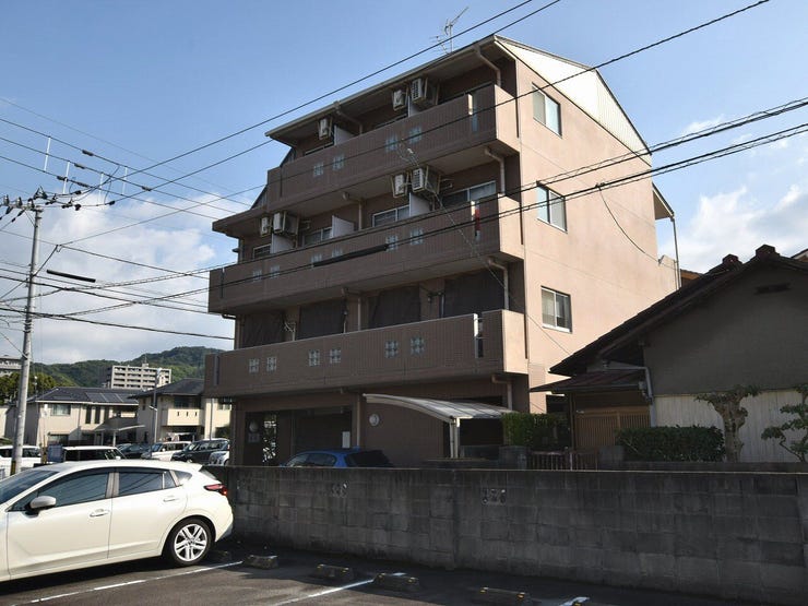 外観を南西側より撮影