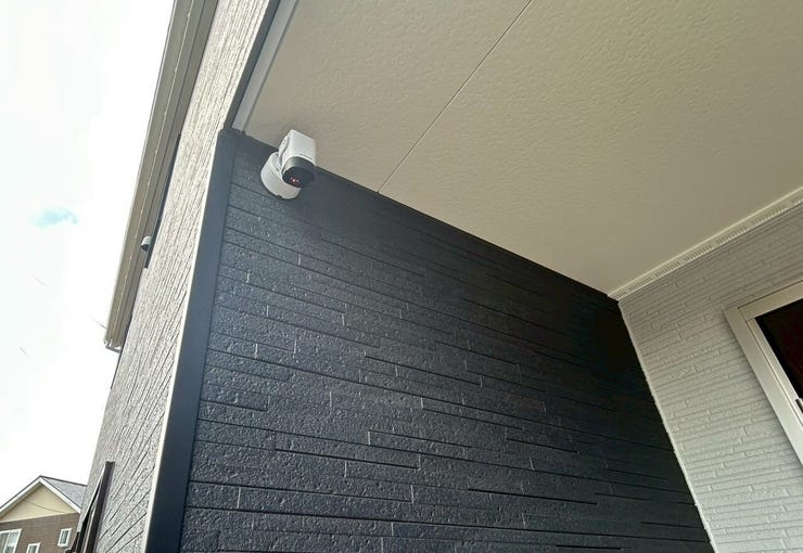 同型写真。
専用アプリを通して映像確認が可能。外出先から確認ができ便利です。