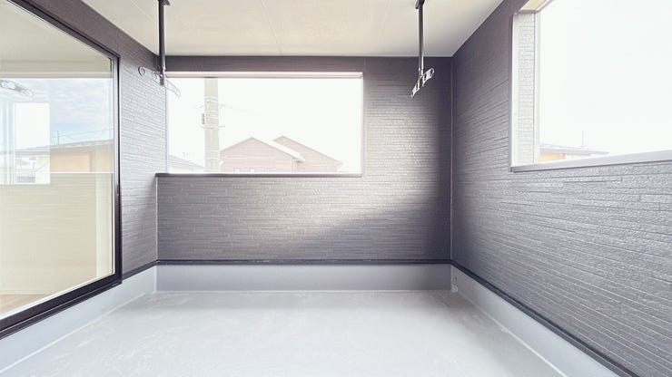 同型写真。
洗濯物を干したり、植物を育てたり、自由度の高いルーフバルコニーです。