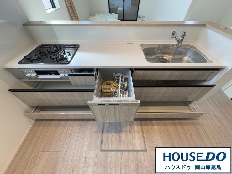 小物から鍋類まで大小問わず、適材適所の収納を実現しました♪ ※同施工会社の物件イメージ写真です。