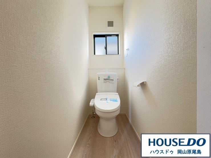 トイレは1階と2階に配置。
1階トイレは清潔感のある温水洗浄便座です。
※同施工会社の物件イメージ写真です。