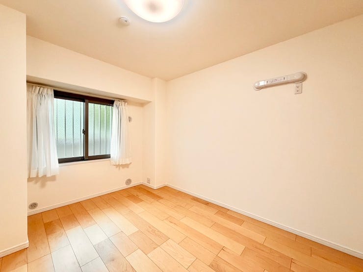 〈5.5帖〉木のぬくもりがやさしいフローリングが安心感をかもしだす