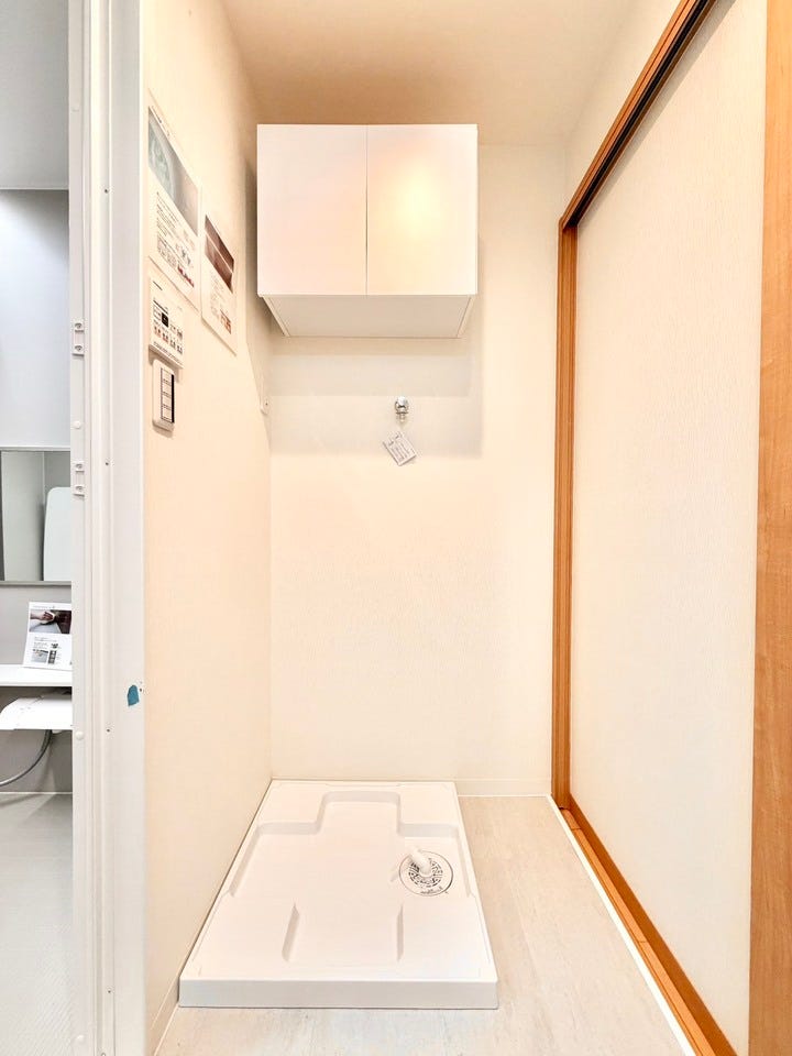 上部に棚があり、スッキリ空間を保てます♪