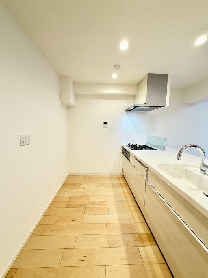 キッチンまわりも広さを意識して設計しましたので、動線が比較的スムーズです。