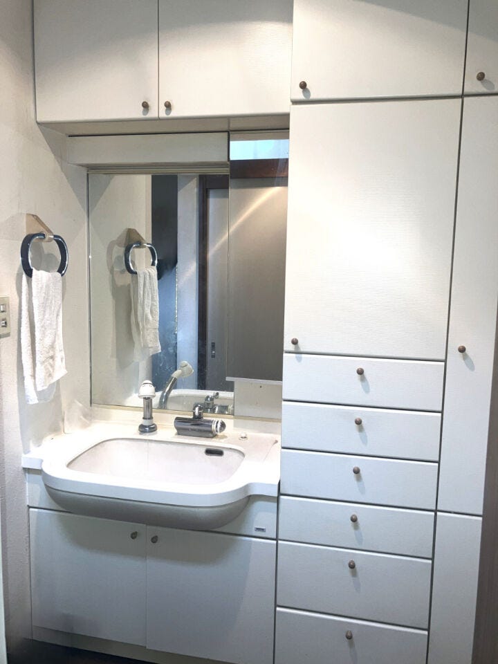 中二階の洗面所。