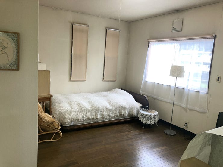 二階、中二階に洋室が3部屋。