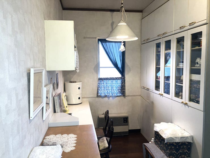 1階キッチン横(収納棚の裏側)にスペース有。