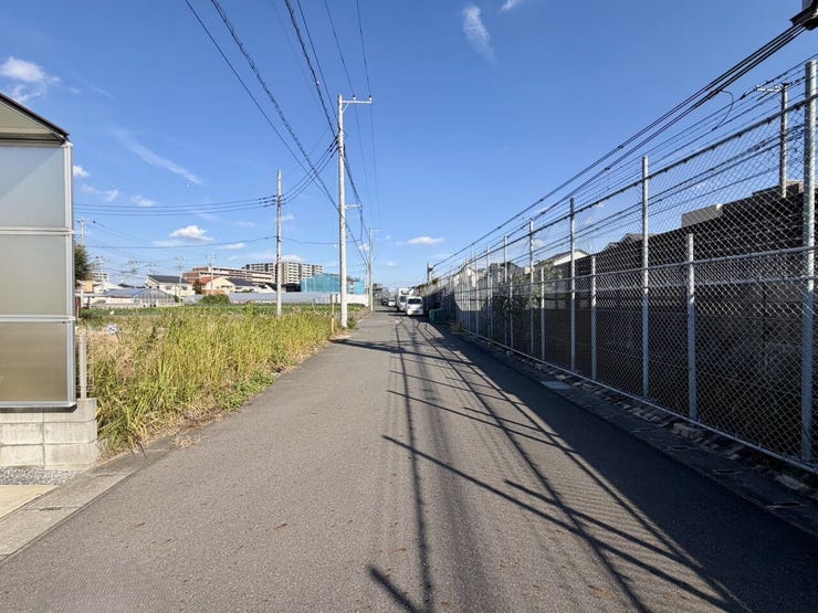 駅からは少し遠いですが、徒歩10分圏内にスーパー等々そろっているので不便は感じません♪