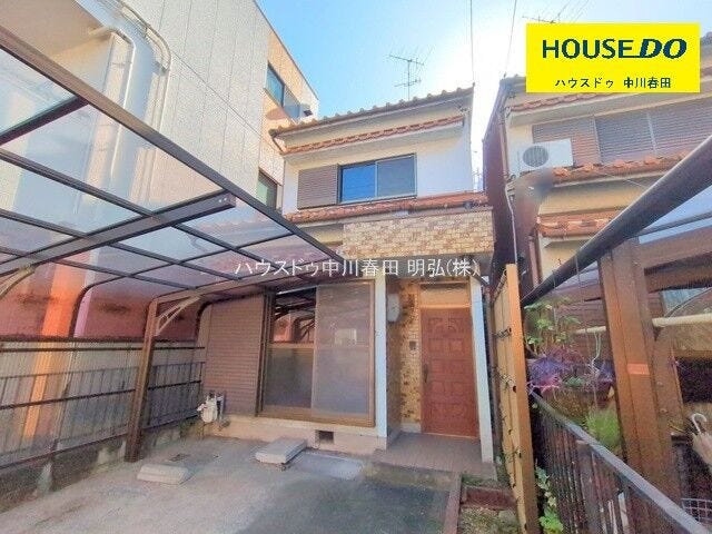 【外観】
小学校やスーパーまで徒歩15分以内の好立地!
5DKのゆったりした間取りは家族皆でのびのび過ごせます♪