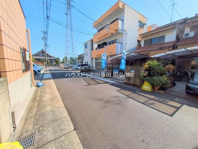 前面道路が広い為車が通行しやすく、すれ違いもスムーズに行えるため、日々の交通ストレスが軽減されます!