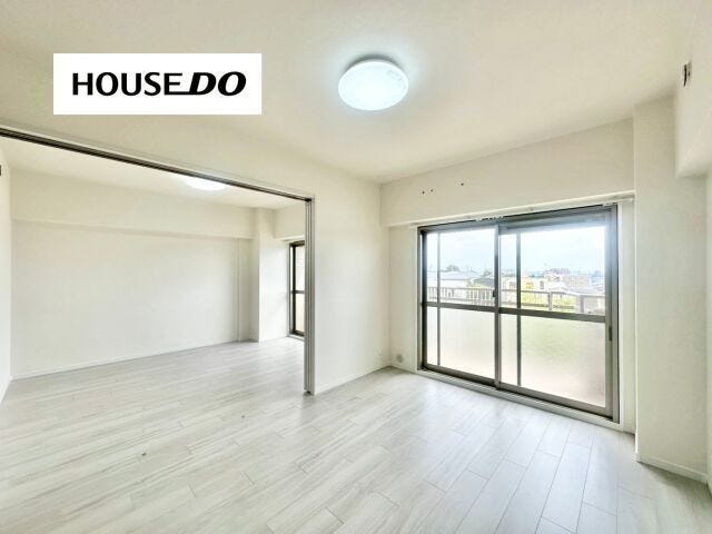 南向きの窓から明るい光が差し込むお部屋です◎