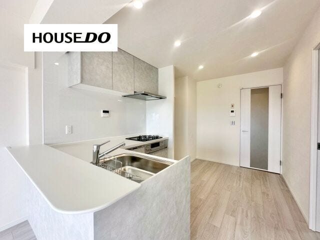 カウンターキッチンで料理をしながら家族との会話や子どもの様子を確認できます♪