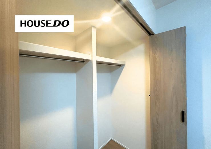 各居室収納あり!クローゼットにはライトがありスムーズに荷物を取り出せます♪