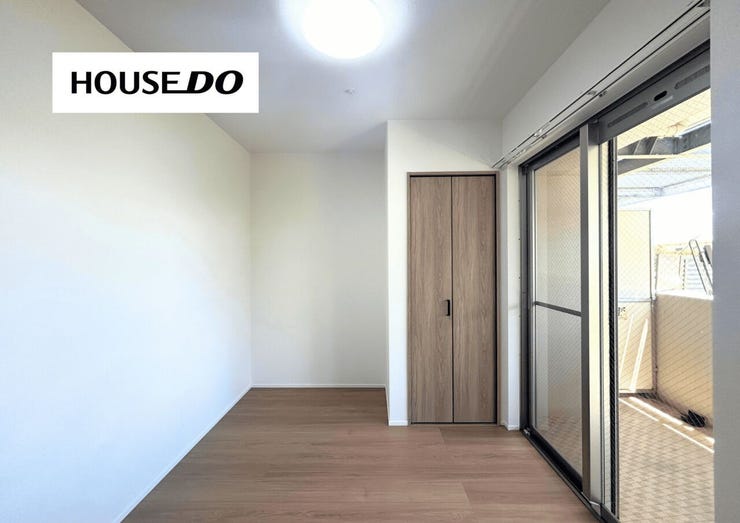 バルコニーに接するコンパクトな洋室は、お仕事部屋にも◎