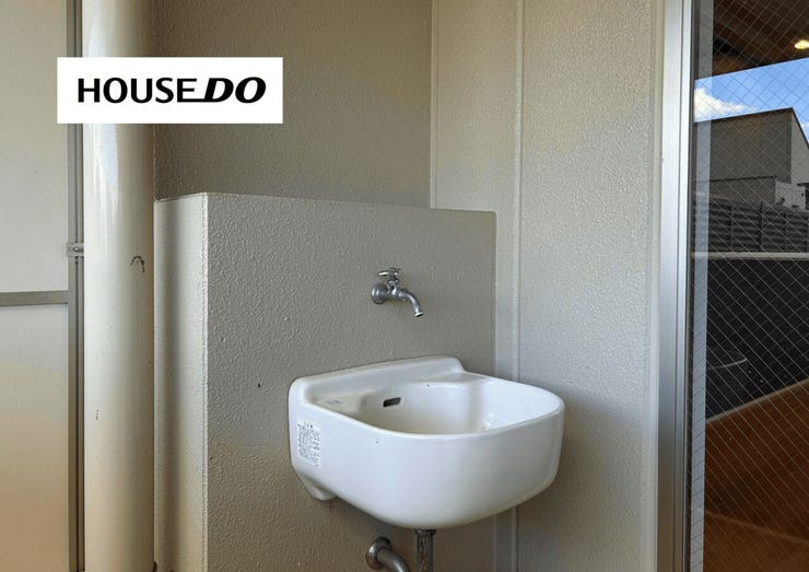 スロップシンクつき!お庭で遊んだ後のペットの足を洗えたりと便利です!