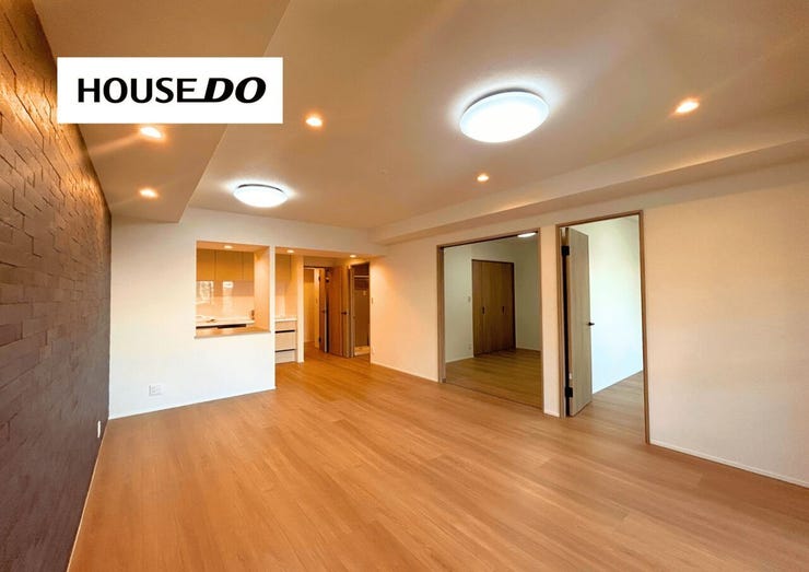 リビングにはダウンライトが沢山ついており、圧迫感がなく開放的な印象に。追加でライトを買わなくても大丈夫◎