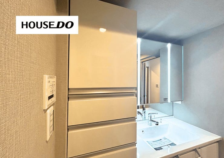 家族みんなのパジャマやタオルを収納出来る棚があり、お風呂⇒着替えがすぐできます♪