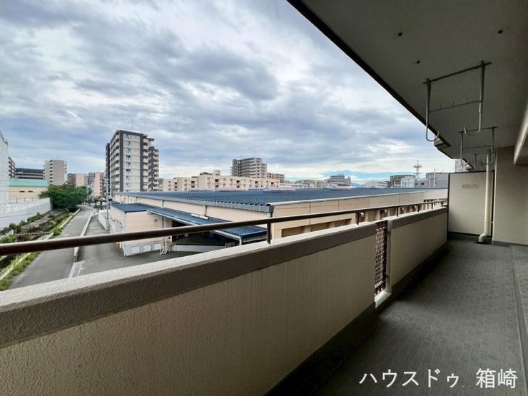 2面バルコニーからは心地よい陽が差し込みます◎