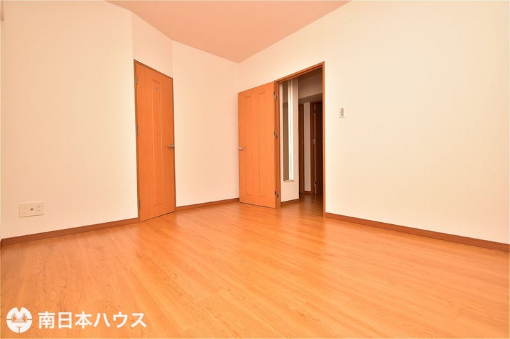 【洋室】6.9帖の洋室です!ウォークインクローゼットを備えたお部屋です♪