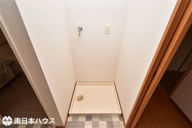 【洗濯機置場】洗濯パン付きでもしもの水漏れ時にも安心です♪