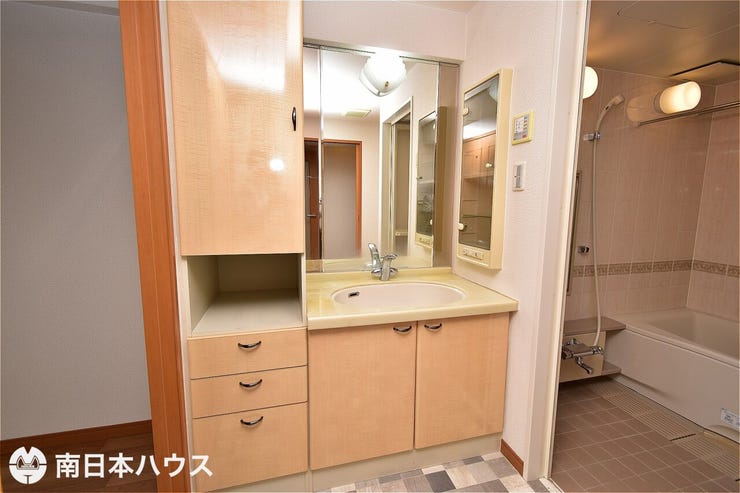 【洗面台】キャビネット付きで収納豊富な洗面台です♪