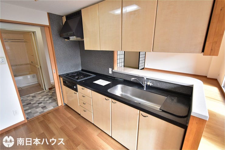 【キッチン】吊戸棚付きのシステムキッチン!キッチンは既存のものなのでリフォームのご相談もお気軽に♪