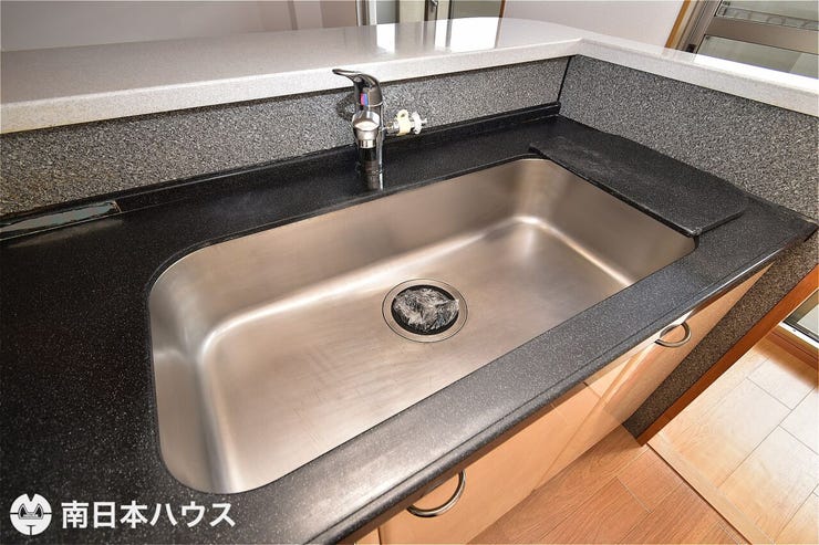 【シンク】シンクの部分はステンレス製になっていて、熱や汚れに強く、お手入れも簡単です♪