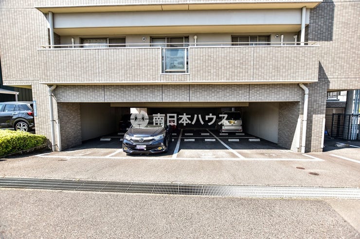【フラワーマンション西鹿児島の駐車場】