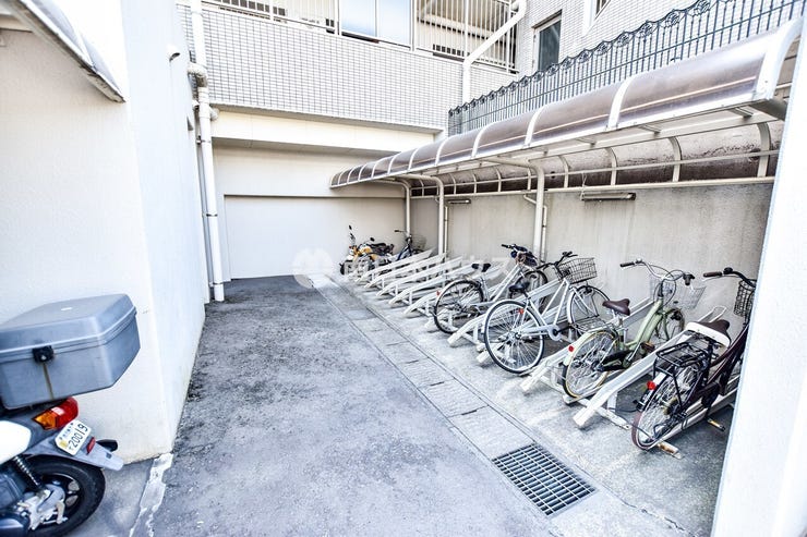 【フラワーマンション西鹿児島の駐輪場】