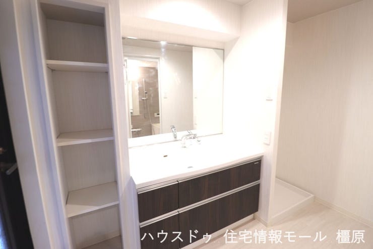 2022年に新調された洗面台は便利なシャワータイプです。