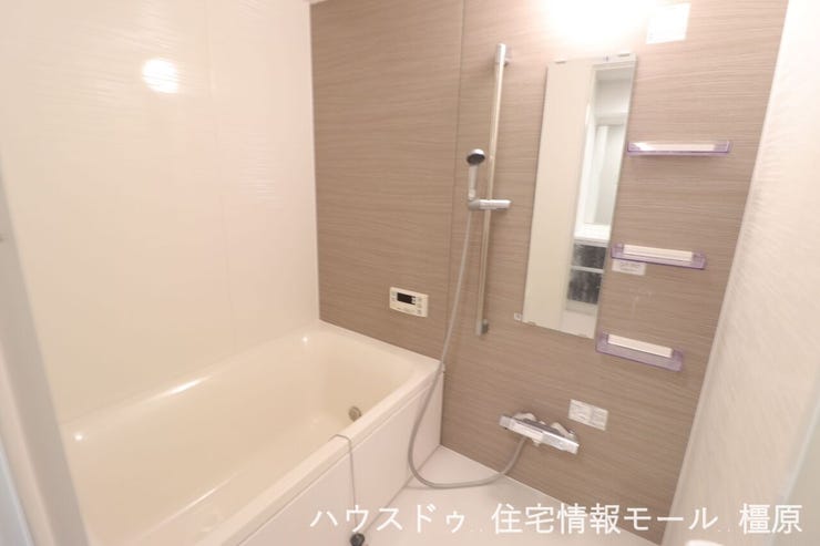 2022年に一式新調済!ボタン一つでお湯はりや追い焚きの操作ができるオートバス機能付きです。