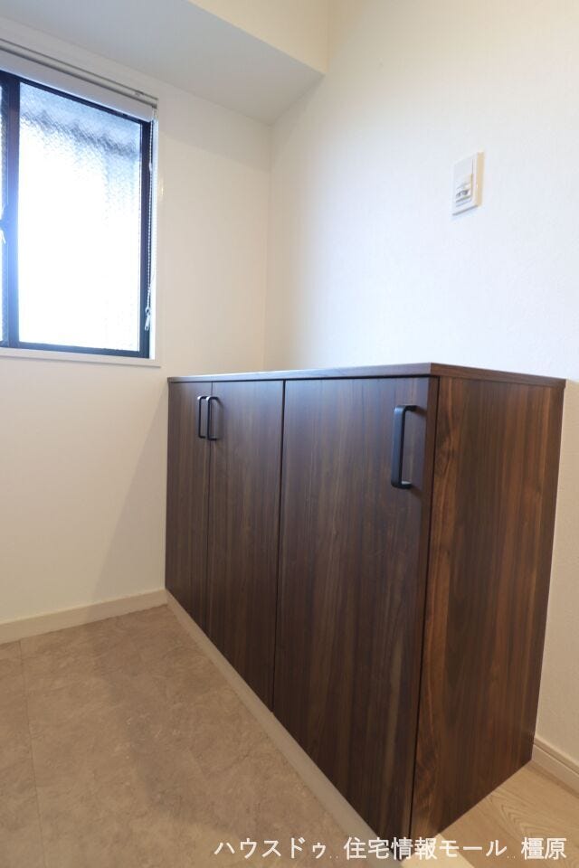 シューズボックスは造り付けで万一地震が来ても安心です