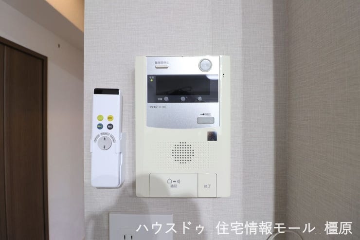 オートロック完備。来訪者の顔を見ながら対応できるので、お子様だけの留守番も安心です。