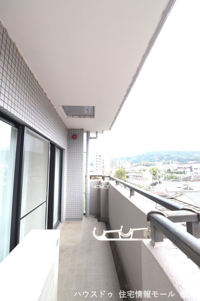 日差しがたっぷり降りそそぐ南向きバルコニー。冬場でもお洗濯物がしっかり乾きます。
