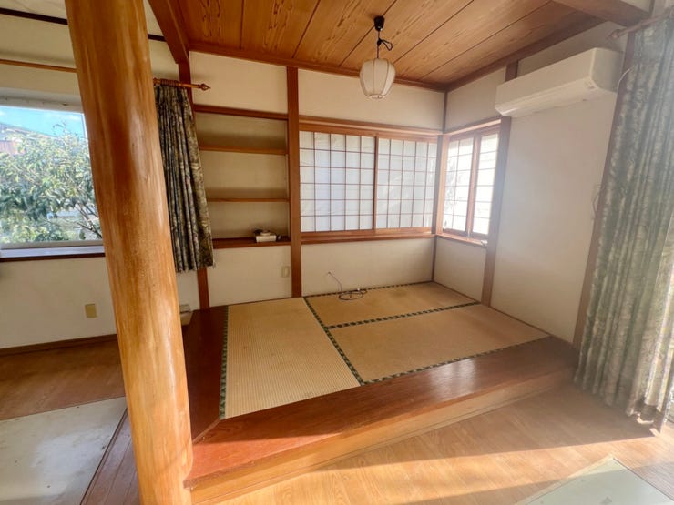 室内(2025年10月)撮影
◎本日案内可能◎
約3帖の小上がりは、家事スペースやお子様の遊び場所にいかがですか?