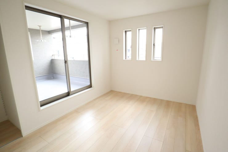 ◇洋室◇ 同仕様
2面採光のお部屋は明るく風通しが良いです♪
収納もしっかり出来ますよ!