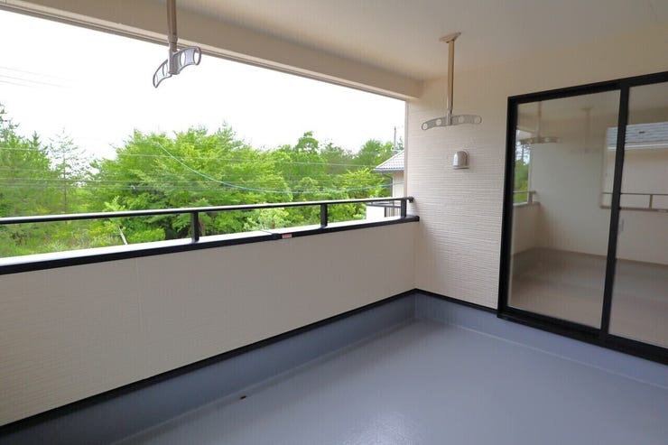 ◇インナーバルコニー◇ 同仕様
急な雨も安心のインナーバルコニー♪外からお洗濯物が見えにくくプライバシーも守れますね♪