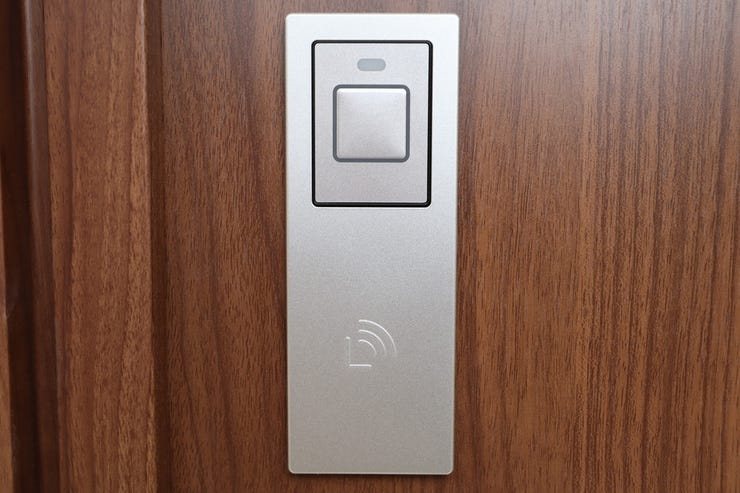 ○スマートキー○ 同仕様
ワンタッチで簡単施錠♪お荷物が多くてもラクラク開錠できますね♪