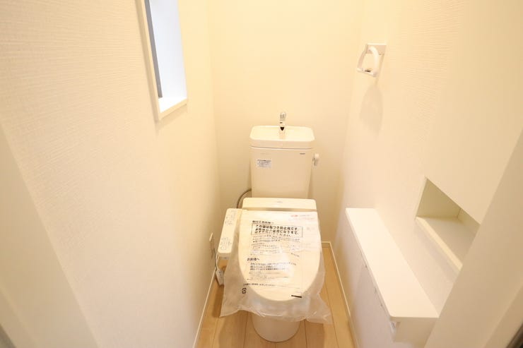 ◇トイレ◇ 同仕様
1階2階とも温水洗浄便座♪
便座が暖かく、冬でも快適です♪