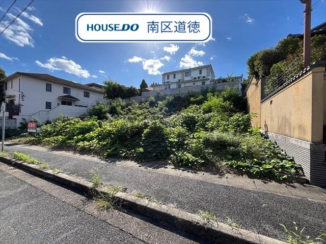 地下鉄名城線/総合リハビリセンター駅まで徒歩約10分、名古屋市営バス「八事表山」停まで徒歩約4分。
(2025年10月27日撮影)