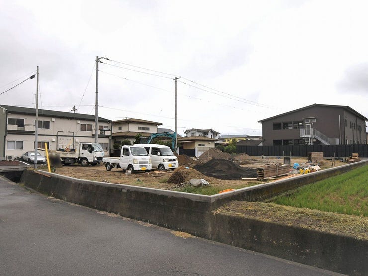 【外観】
分譲予定地全体を北東側より撮影 2025.10.26 雨天時