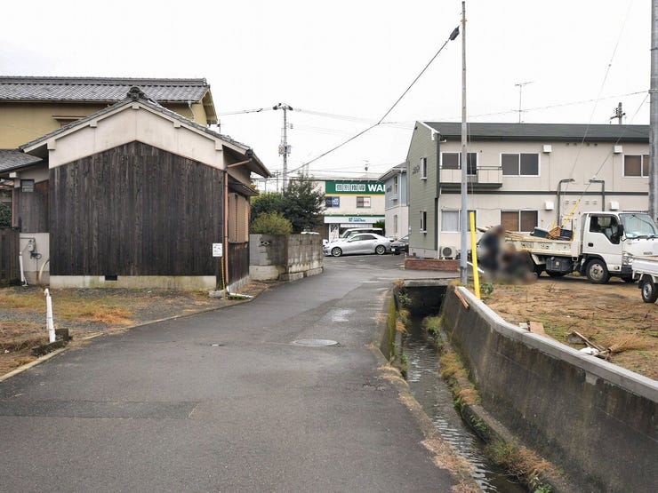 分譲予定地の東側道路 2025.10.26 雨天時