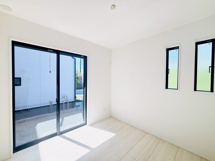 1階の洋室は客間、趣味部屋、家族のワークスペースなど、さまざまな用途に柔軟に対応できる空間となります♪