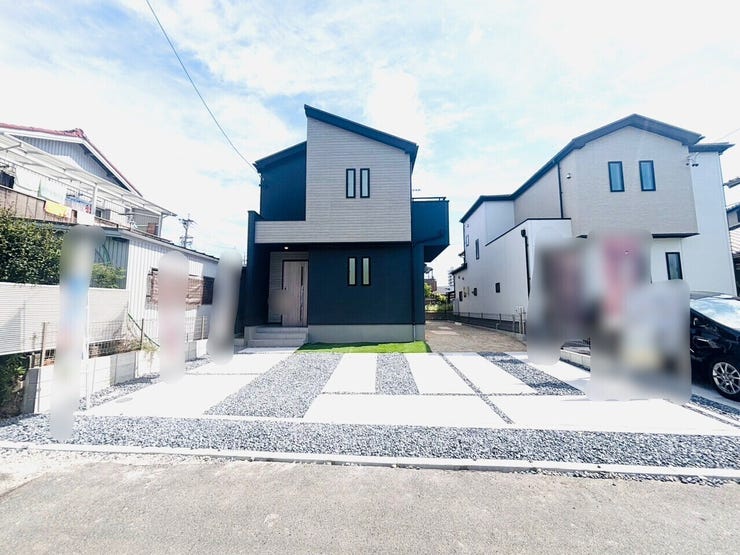 駐車スペースが広いことで、車の乗り降りや荷物の積み下ろしが余裕を持って行えます。特に大型車にも対応しやすいです!