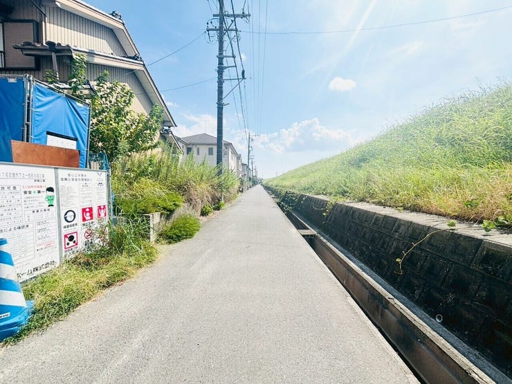 西向きの土地は午後から夕方にかけて多く日光を取り入れることが出来るため、電気代の節約になります!