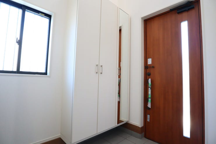 ◇玄関◇ 同仕様
シューズボックス付きの玄関♪
玄関がスッキリとお使いいただけます♪