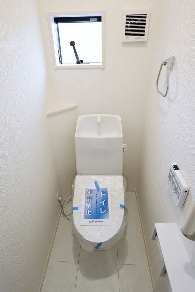 ◇トイレ◇ 同仕様
1階2階とも温水洗浄便座♪
便座が暖かく、冬でも快適です♪